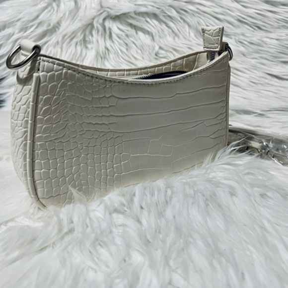 Handbags - NWOT Faux Leather Croc Textured Convertible Bag